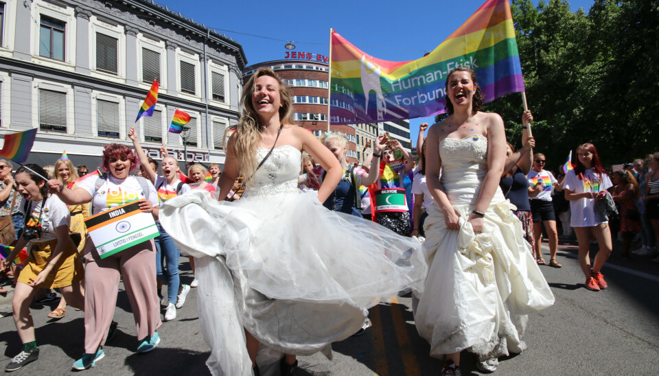 Et par feirer Oslo Pride. Foto: Humanetisk Forbund / Flickr (CC BY-SA 2.0).