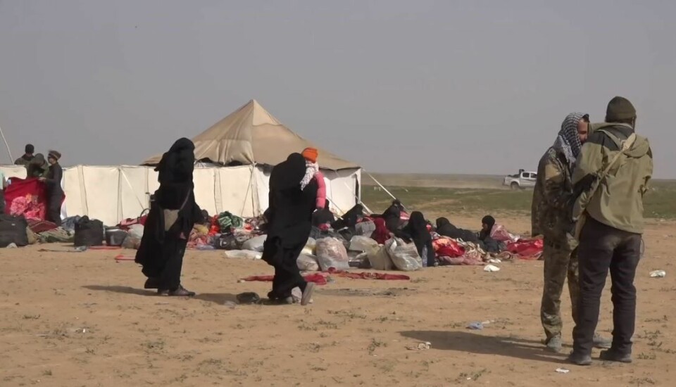 Norske IS-kvinner og barn holdes fanget i leirene al-Hol og al-Roj, som voktes av kurdiske styrker.