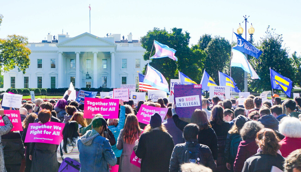 Den skeive bevegelsen vil at transpersoner skal kunne vokse opp og leve gode liv, skriver politisk nestleder i Skeiv Ungdom, Robin Leander Wullum. Bildet er fra demonstrasjonen «We Won't Be Erased – Rally for Trans Rights» i Washington D.C. 22. oktober 2018.