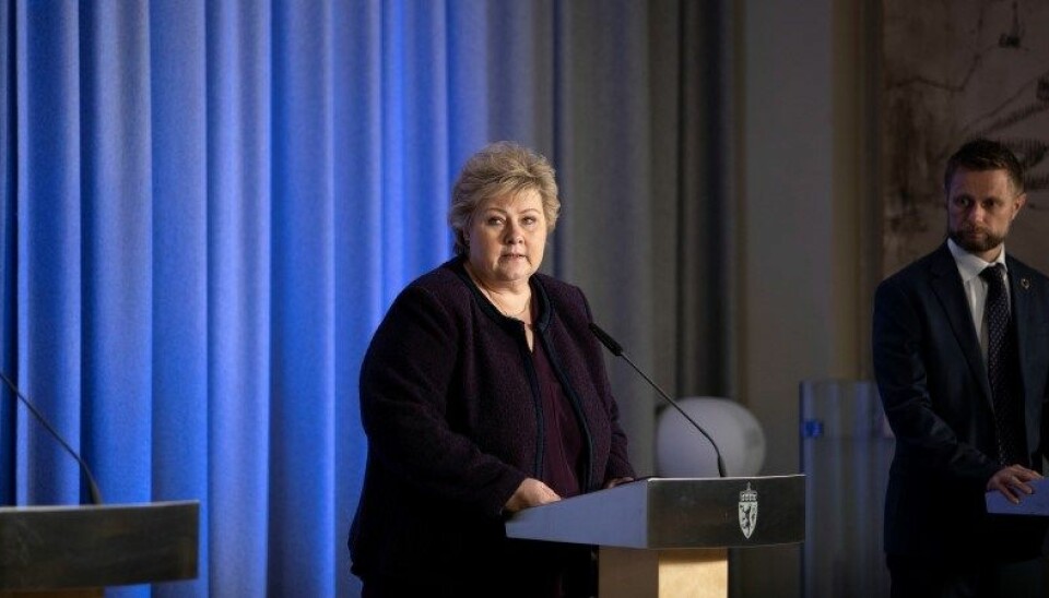 Statsminister Erna Solberg og helse- og omsorgsminister Bent Høie på pressekonferansen om videreføring av tiltakene mot koronasmitte 24. mars 2020.