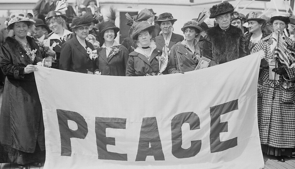 Kvinnelige delegater til fredskonferansen i Haag i 1915. Ny forskning støtter påstanden om at kvinnelig myndiggjøring i sivilsamfunnet fremmer fred.