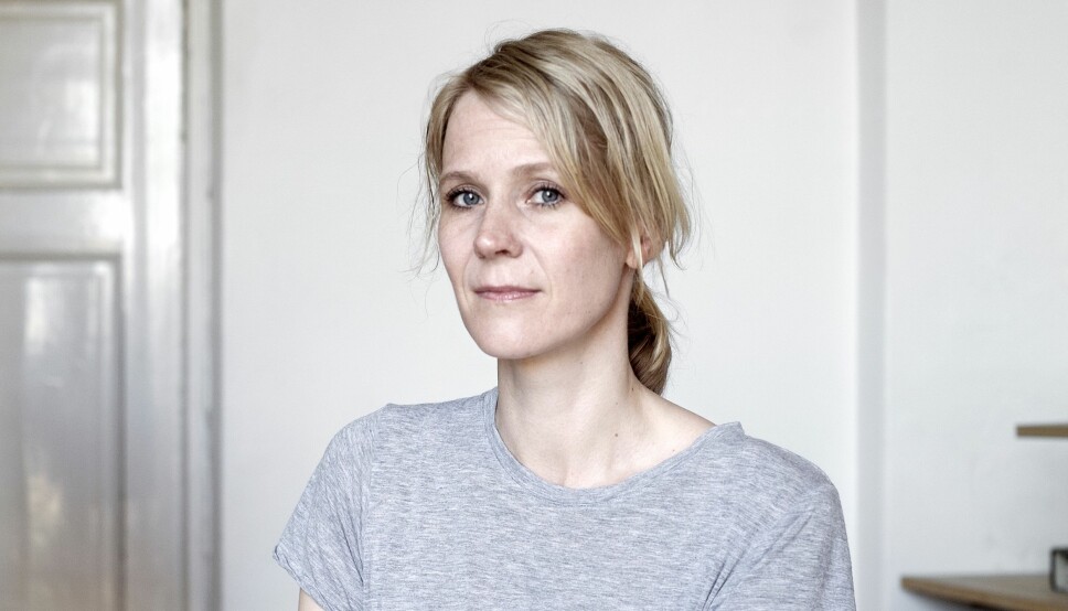 Sandra Lillebøs debutroman Tingenes tilstand handler om å vokse opp med en schizofren mor. I lanseringsintervjuer har forfatteren understreket at boken er eksplisitt selvbiografisk.