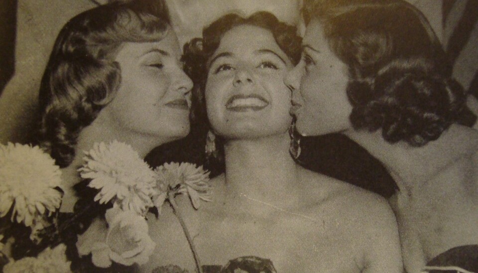 Antigone Costanda vant skjønnhetskonkurransen Miss World i 1954. Hun var en representant for de egyptiske grekerne, også kalt 'egyptioter'.