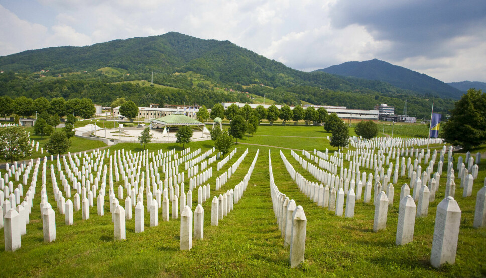 Gravene til ofrene for massakren i Srebrenica