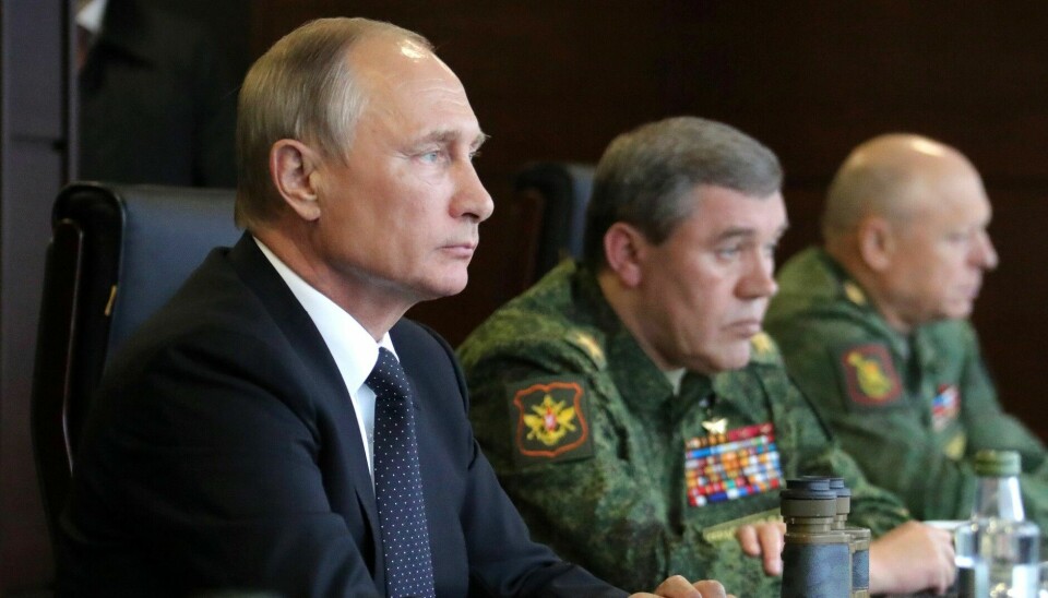 Vladimir Putin med generalstabssjef Valerij Gerasimov