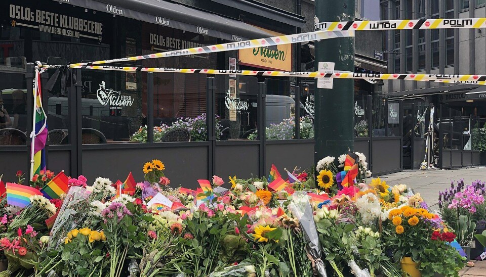 Blomster på plassen mellom London Pub, Per på hjørnet, Herr Nilsen og Tinghuset