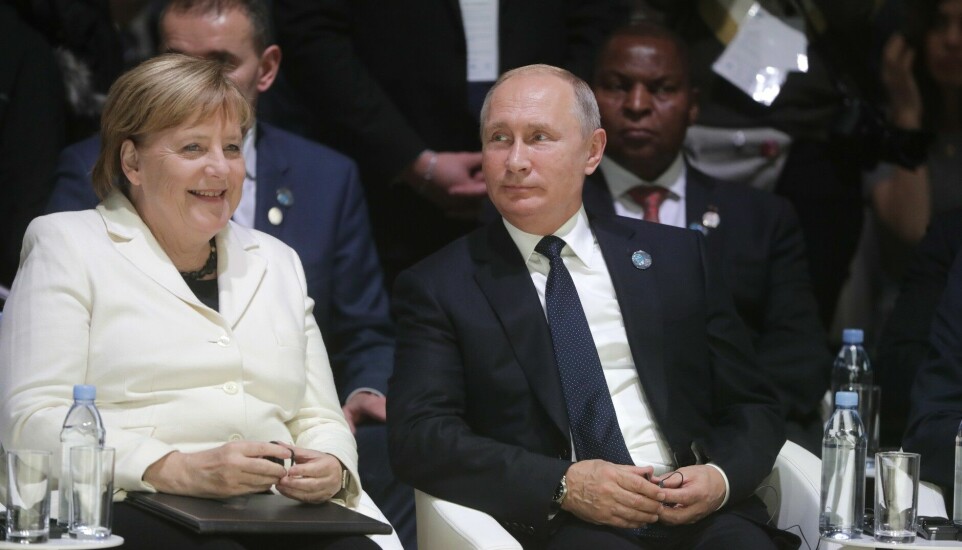Angela Merkel og Vladimir Putin på fredsforum i Paris i 2018
