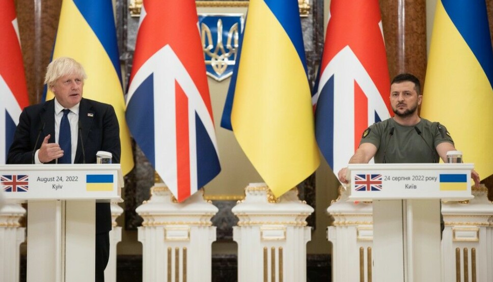 Storbritannias avtroppende statsminister Boris Johnson besøkte Ukraina og president Volodymyr Zelenskyj i Kyiv i anledning Ukrainas uavhengighetsdag 24. august. At det nettopp var den britiske statsministeren som ble invitert, var ikke tilfeldig, skriver Mats Kirkebirkeland.