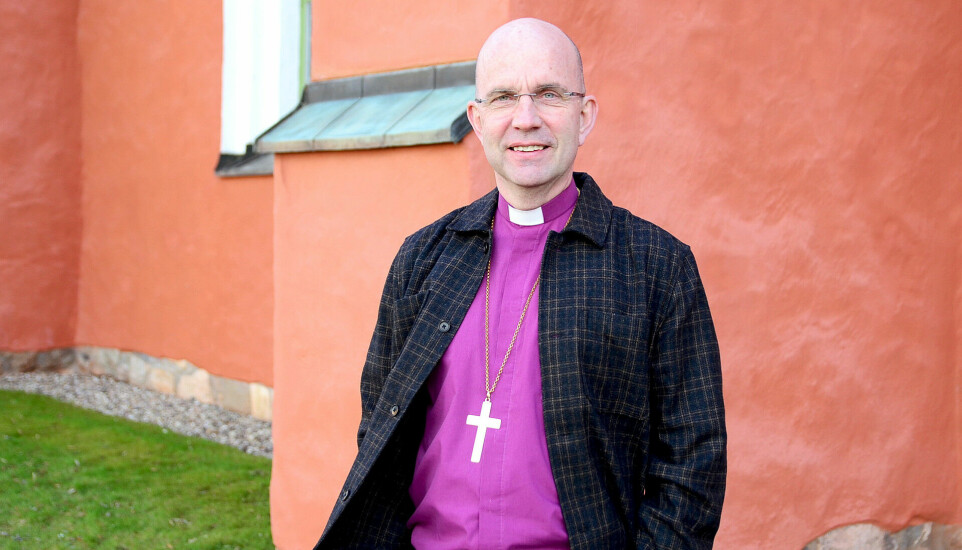 Flere punkter i den nye svenske regjeringsplattformen strider mot kristne verdier, mener biskop i Växjö bispedømme Fredrik Modeus.