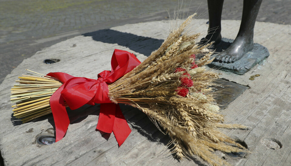 USAs ambassadør i Kyiv, Bridget A. Brink, besøkte Holodomor minnesmerket i Kyiv 1. juni i år.