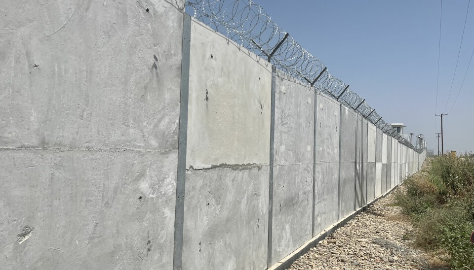 Murene rundt det nye lukkede mottakssenteret ved Evros