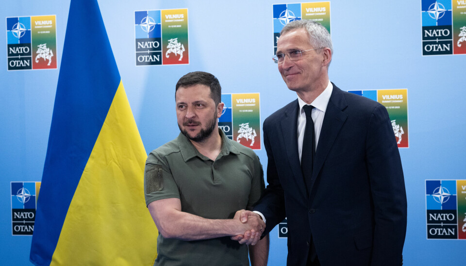 Ukrainas president Volodymyr Zelenskyj med NATOs generalsekretær Jens Stoltenberg under NATO-toppmøtet i Vilnius i juli 2023.