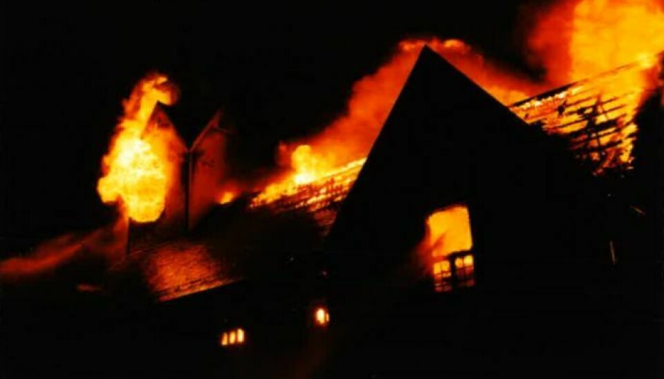 Herøy kirke i brann, 1998