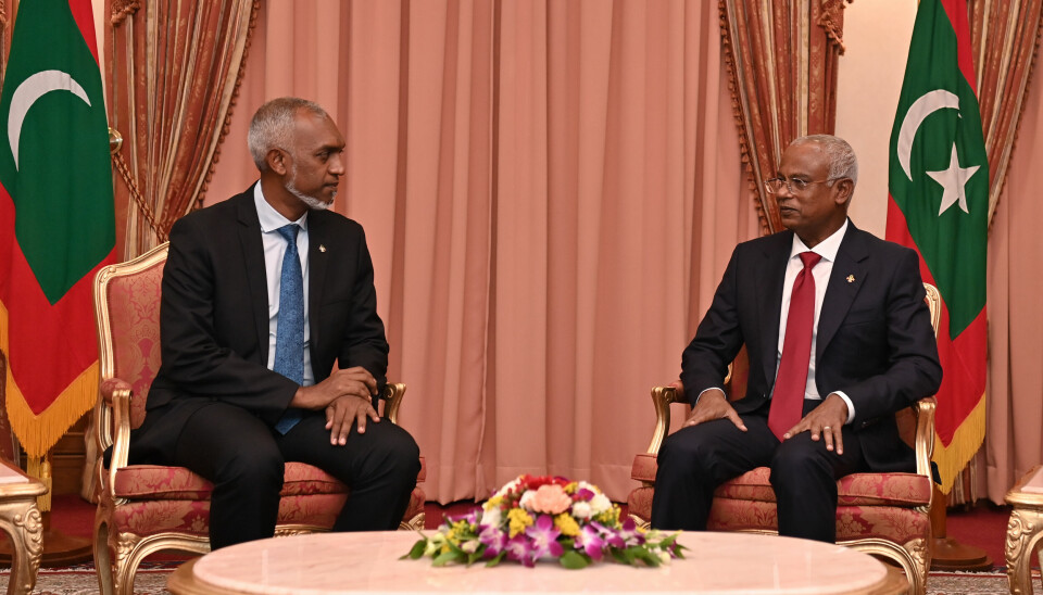 Maldivenes påtroppende president Mohamed Muizzu (t.v) i møte med utgående president Ibrahim Mohamed Solih 1. oktober 2023.
