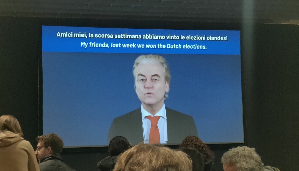 Geert Wilders var opptatt med regjeringsforhandlinger etter brakvalget i Nederland, og måtte nøye seg med å sende en videomelding da Identitets- og demokratigruppen i Europaparlamentet samlet seg i Firenze søndag.