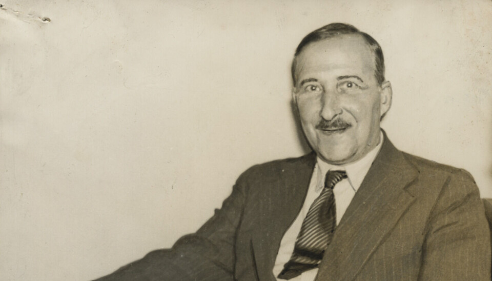 Selv om Stefan Zweig var pasifist, ble han knust av nazismen og hvordan det ødela den europeiske sivilisasjonen og hans eget hjemland. Verden av i går er et oppgjør med krigshissende nasjonalisme, og boken er derfor et utmerket forsvar for solidaritet med Ukraina mot russisk voldstyranni og ekspansjonisme.