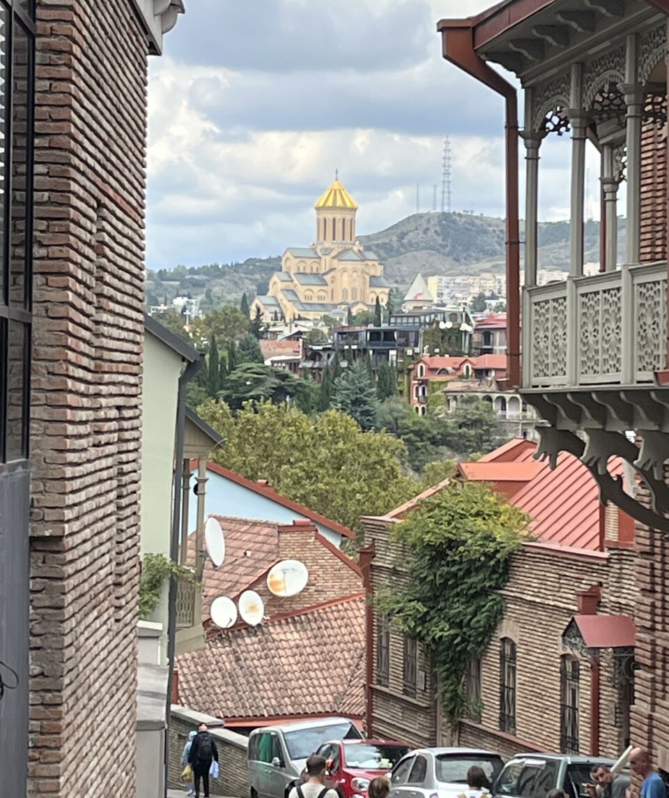 Sameba-katedralen ruvar i Tblisi, hovudstaden i Georgia.