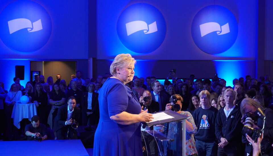 Erna Solberg taler til en skuffet forsamling på Høyres valgvake.